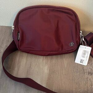Lululemon Everywhere Belt Bag- 2L